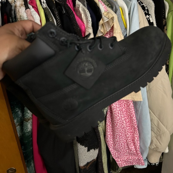 Black Timberland Boots 🥾 - Picture 1 of 4